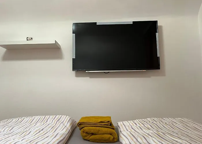 Breathtaking Shared Near Danube River /w Garden And Parking Affittacamere Vienna