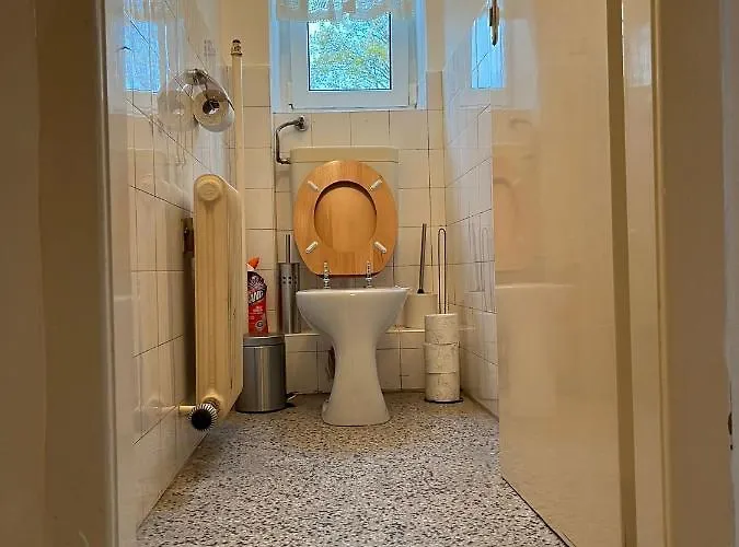 Breathtaking Shared Near Danube River /w Garden And Parking Pensjonat Wiedeń