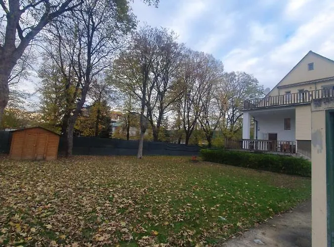 Breathtaking Shared Near Danube River /w Garden And Parking Pensjonat