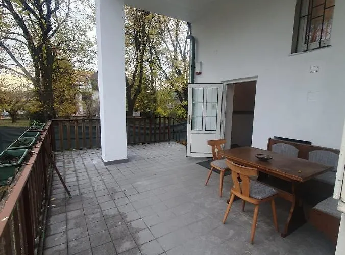 Breathtaking Shared Near Danube River /w Garden And Parking Pensjonat *