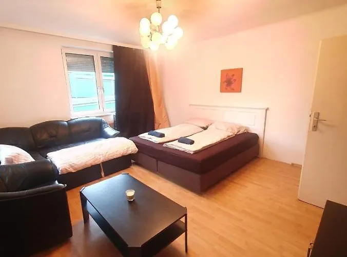 Breathtaking Shared Near Danube River /w Garden And Parking Pensjonat *